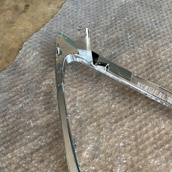 Lexus Grille Surround New in Package - Picture 4 of 9